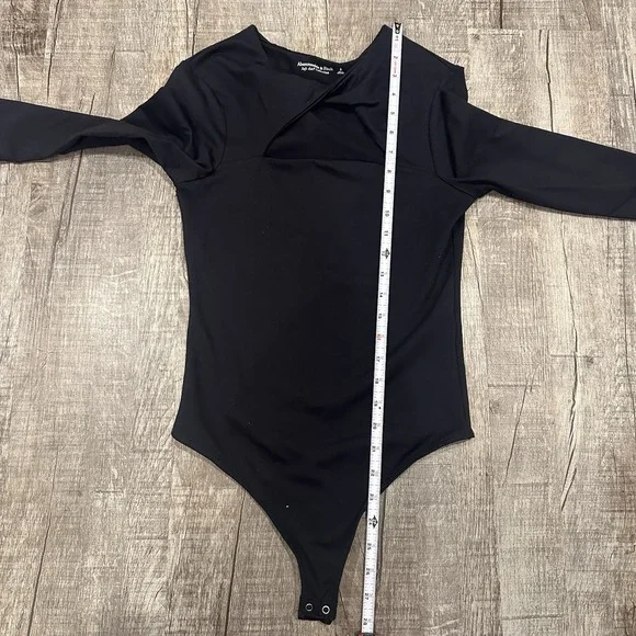 Abercrombie & Fitch Long Sleeve Black Bodysuit Cutout Twist Front Snap Womens S - Picture 3 of 10